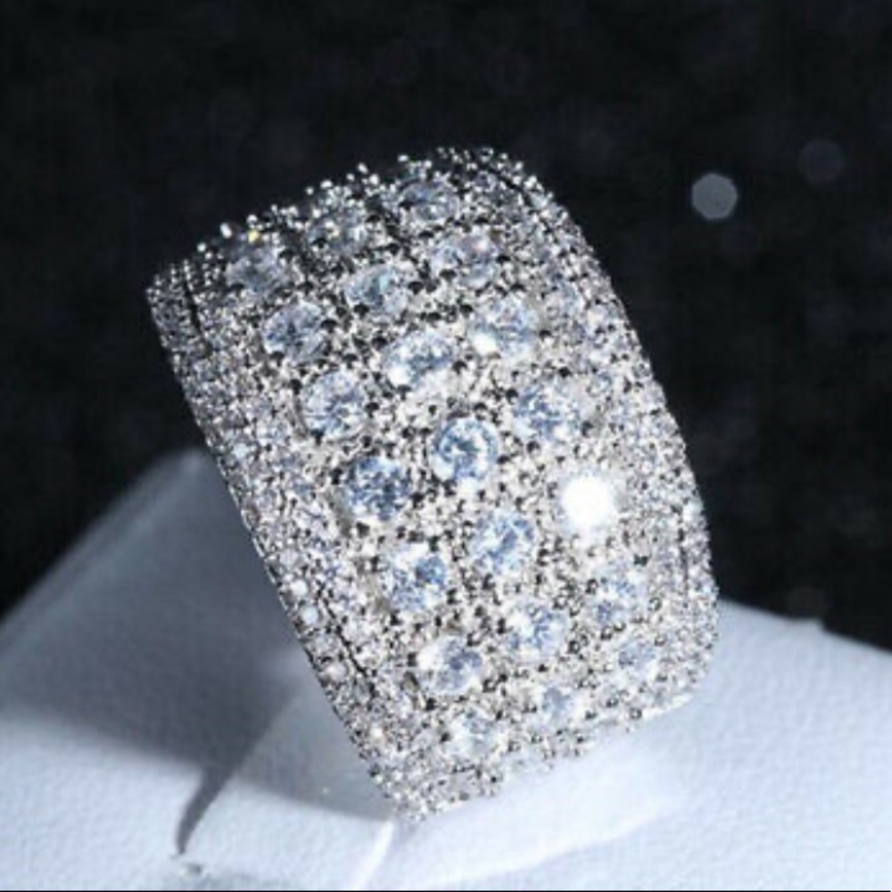 NWT GORGEOUS 925 Sterling silver diamond 💎 Ring